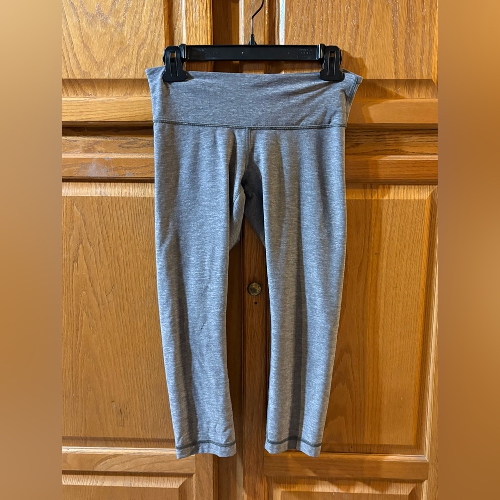 Lululemon Grey Capri Active Leggings - Stretchy Comfort